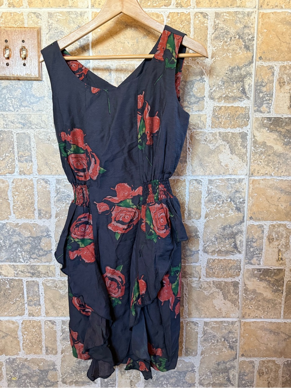 Line & Dot Women’s Peplum Dress Small Black Red Floral Retro Ruffle
